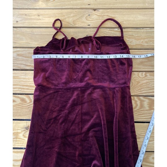 California Bay Co Faux Velvet Spaghetti Strap Dress Size Medium Women’s Wine - Picture 8 of 8